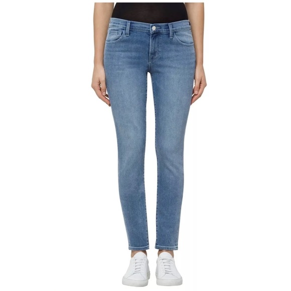 J Brand Denim - J Brand Mid-Rise Straight Leg Jeans in Utopia Wash